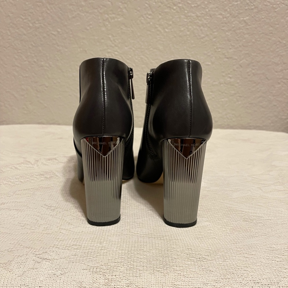 ✅MICHAEL KORS✅  Leather Bootie - Picture 5 of 16